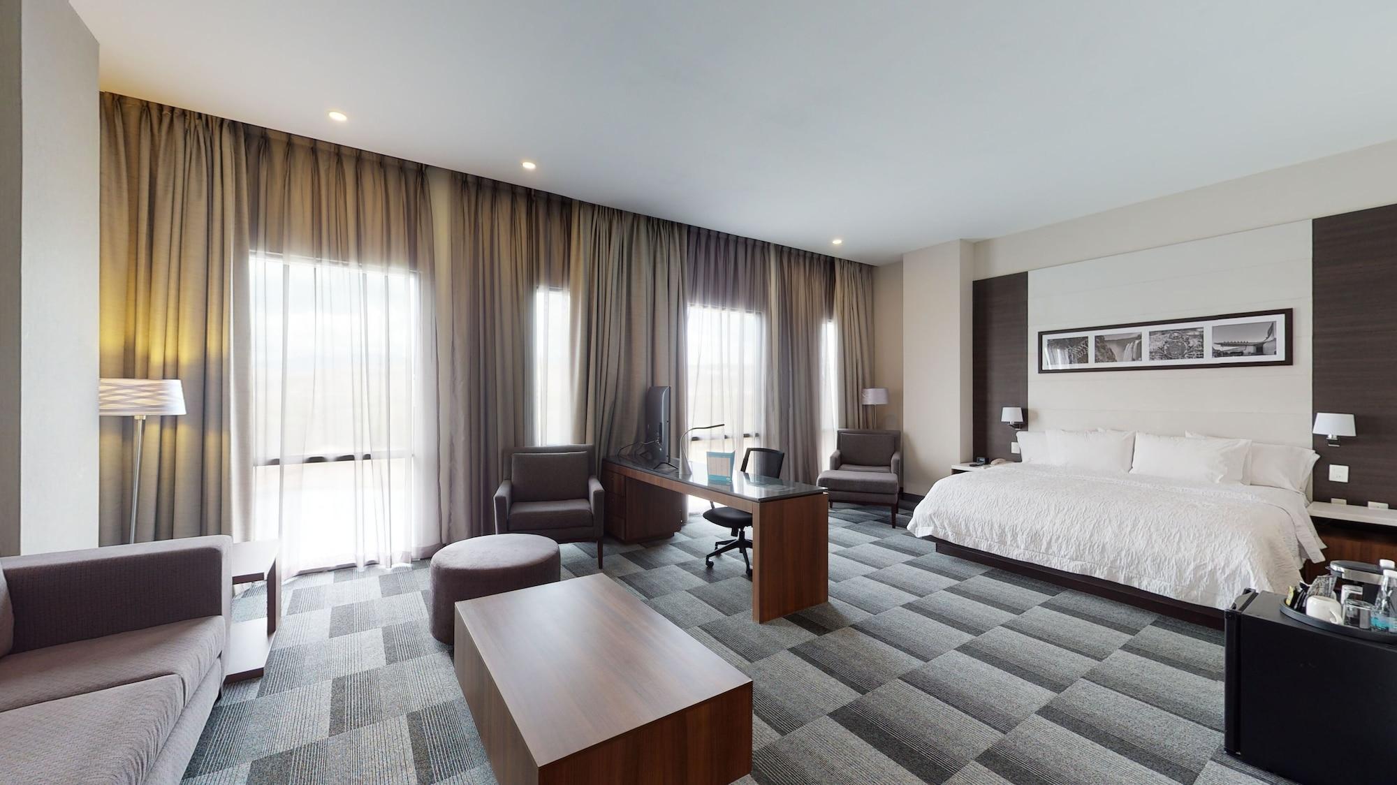 Hampton Inn And Suites San Luis Potosi Slp Экстерьер фото