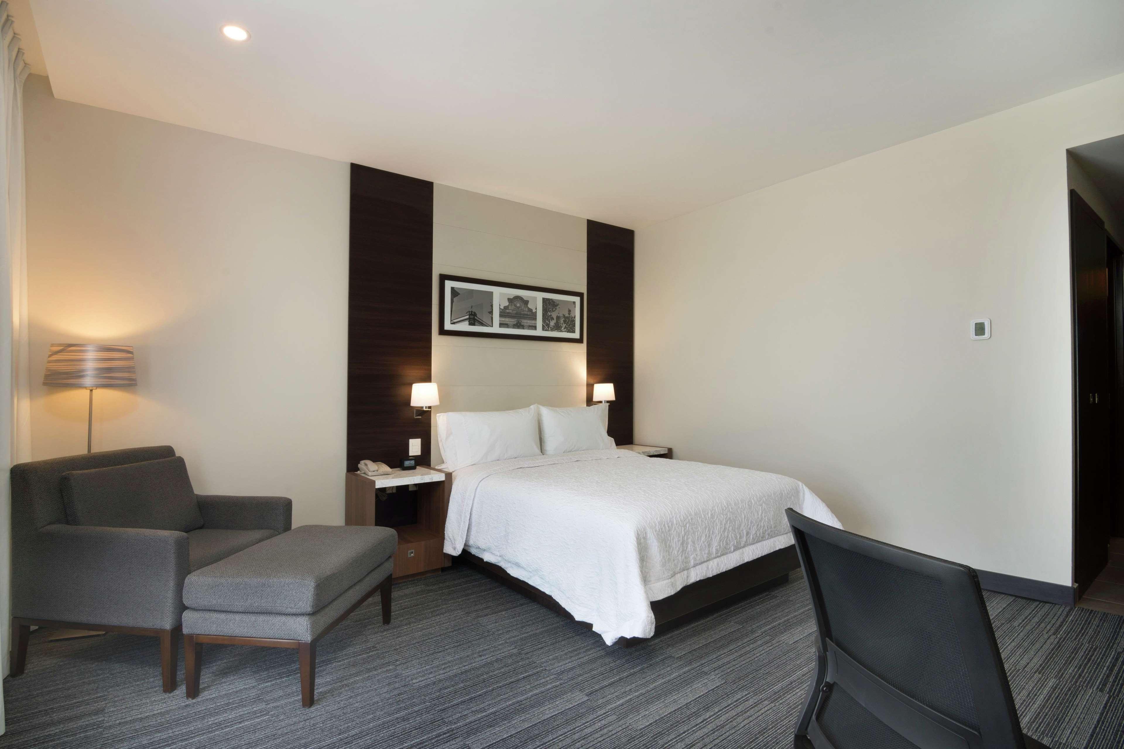 Hampton Inn And Suites San Luis Potosi Slp Экстерьер фото