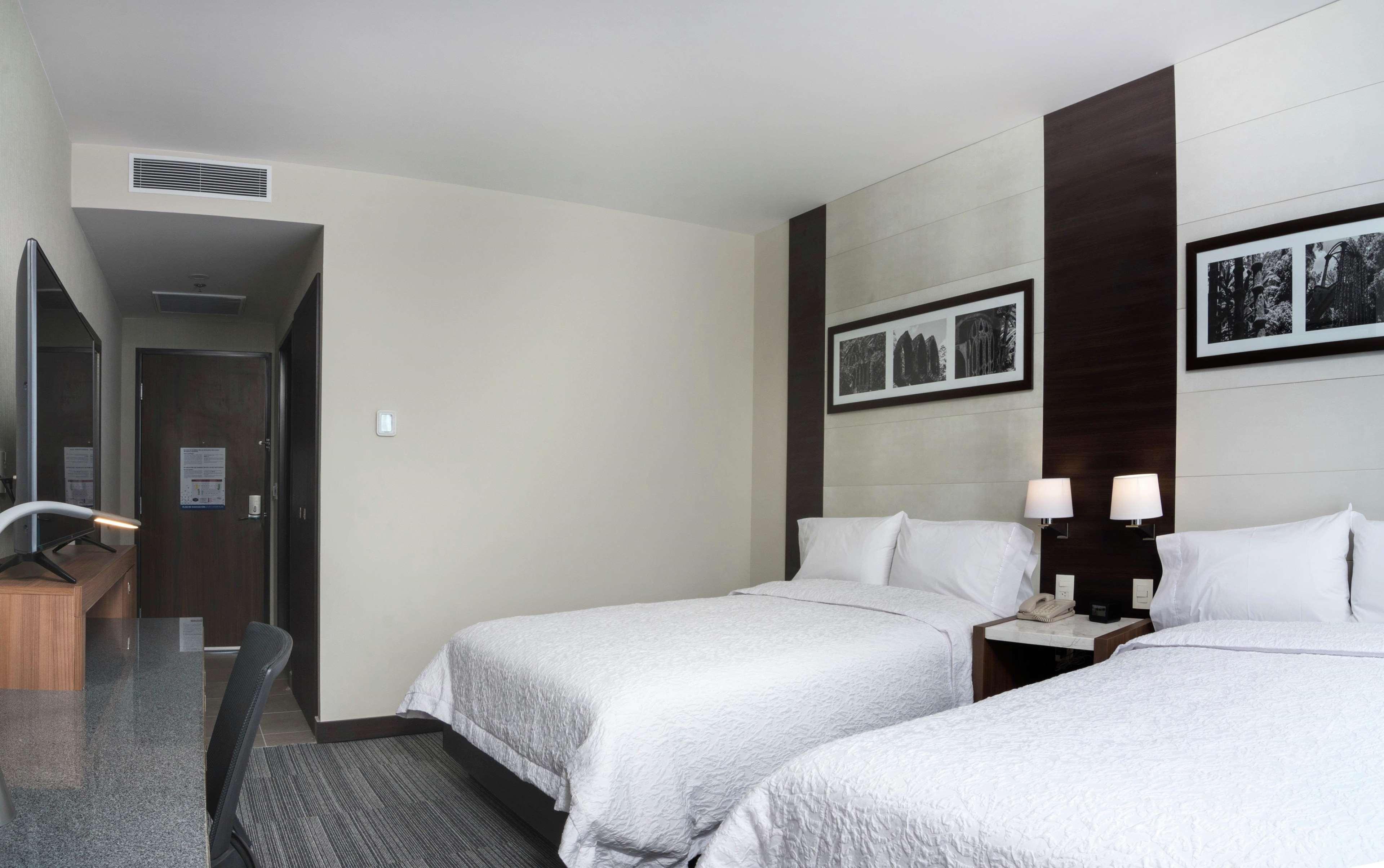 Hampton Inn And Suites San Luis Potosi Slp Экстерьер фото