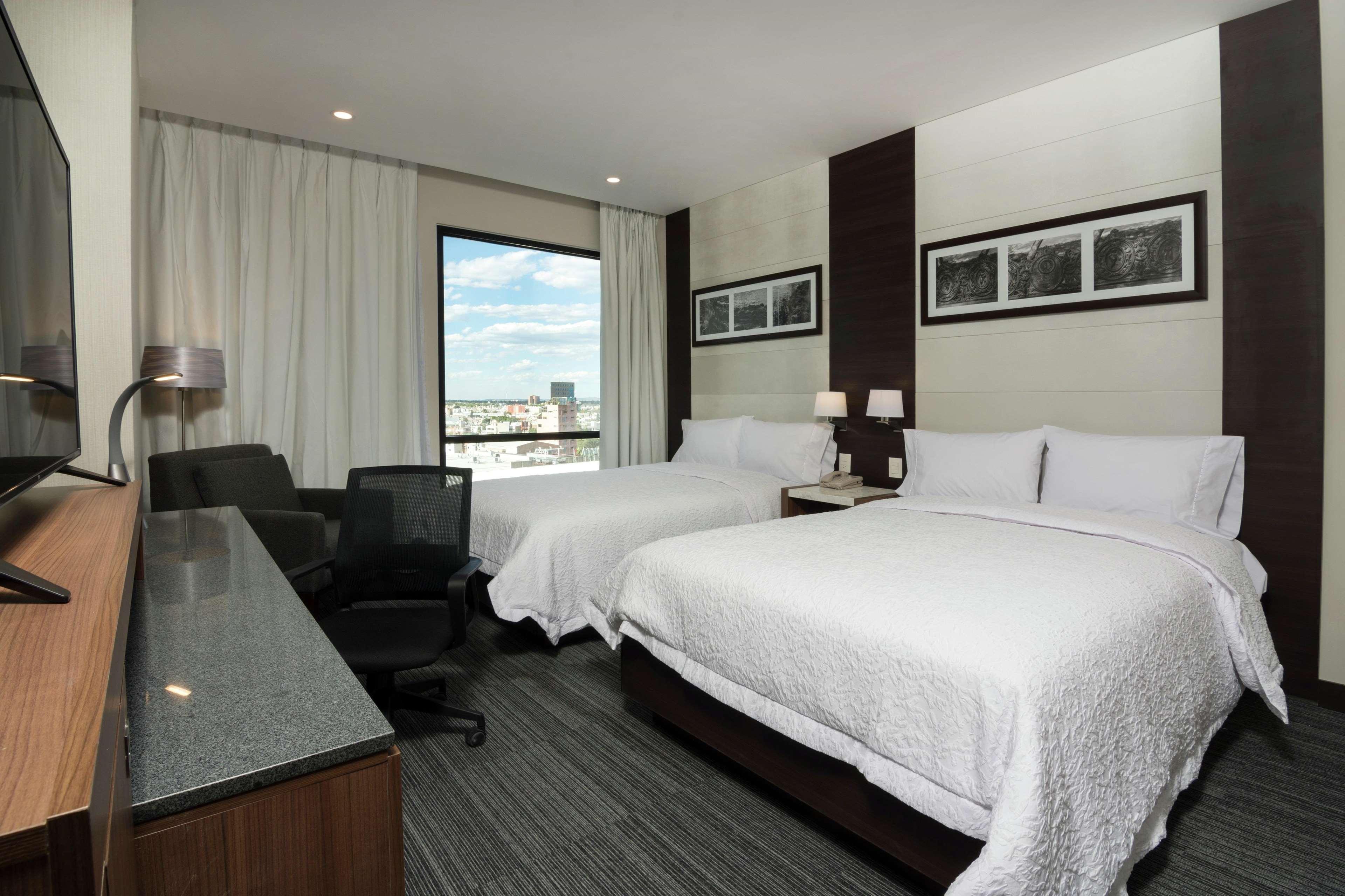 Hampton Inn And Suites San Luis Potosi Slp Экстерьер фото