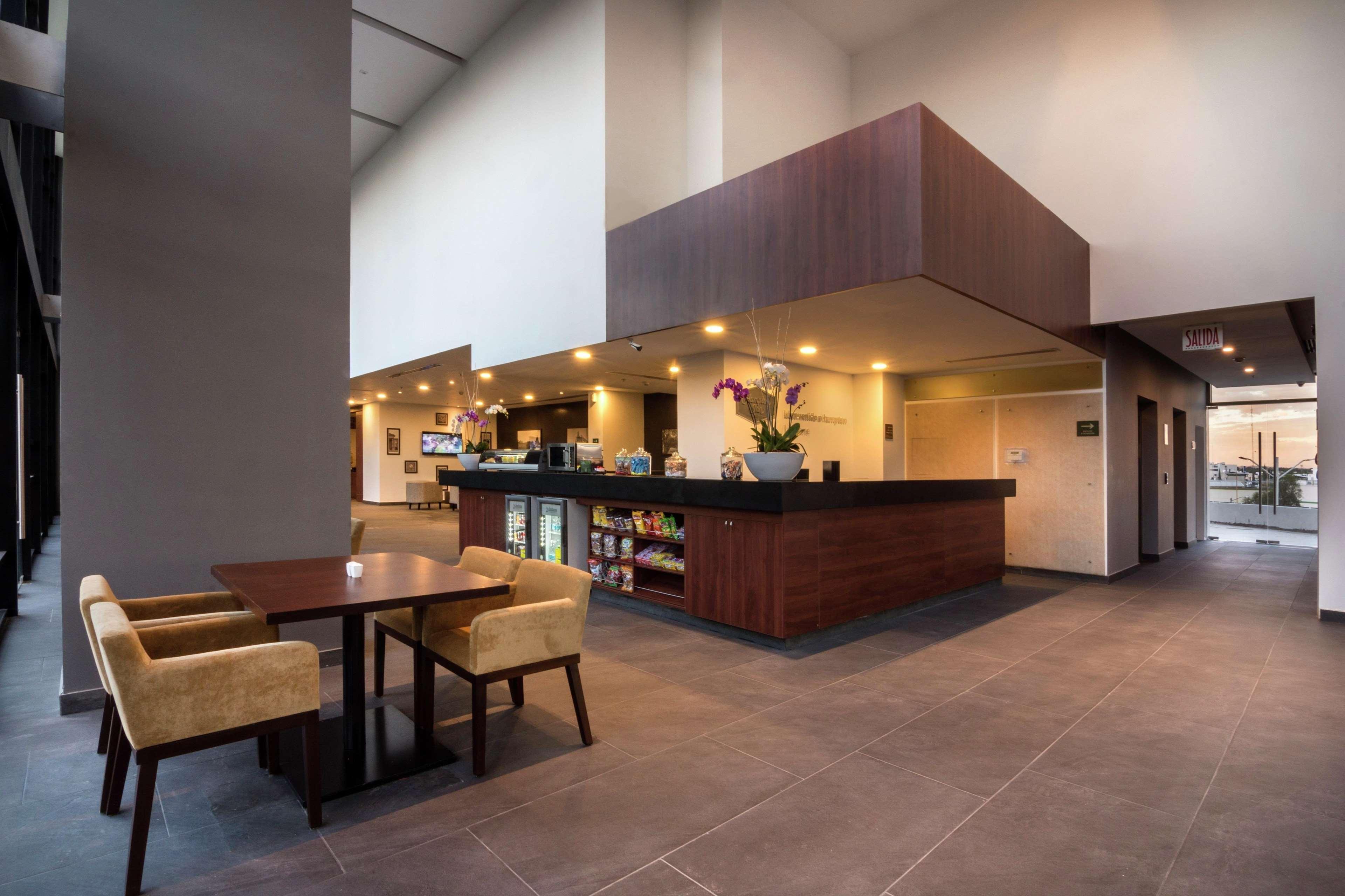 Hampton Inn And Suites San Luis Potosi Slp Экстерьер фото