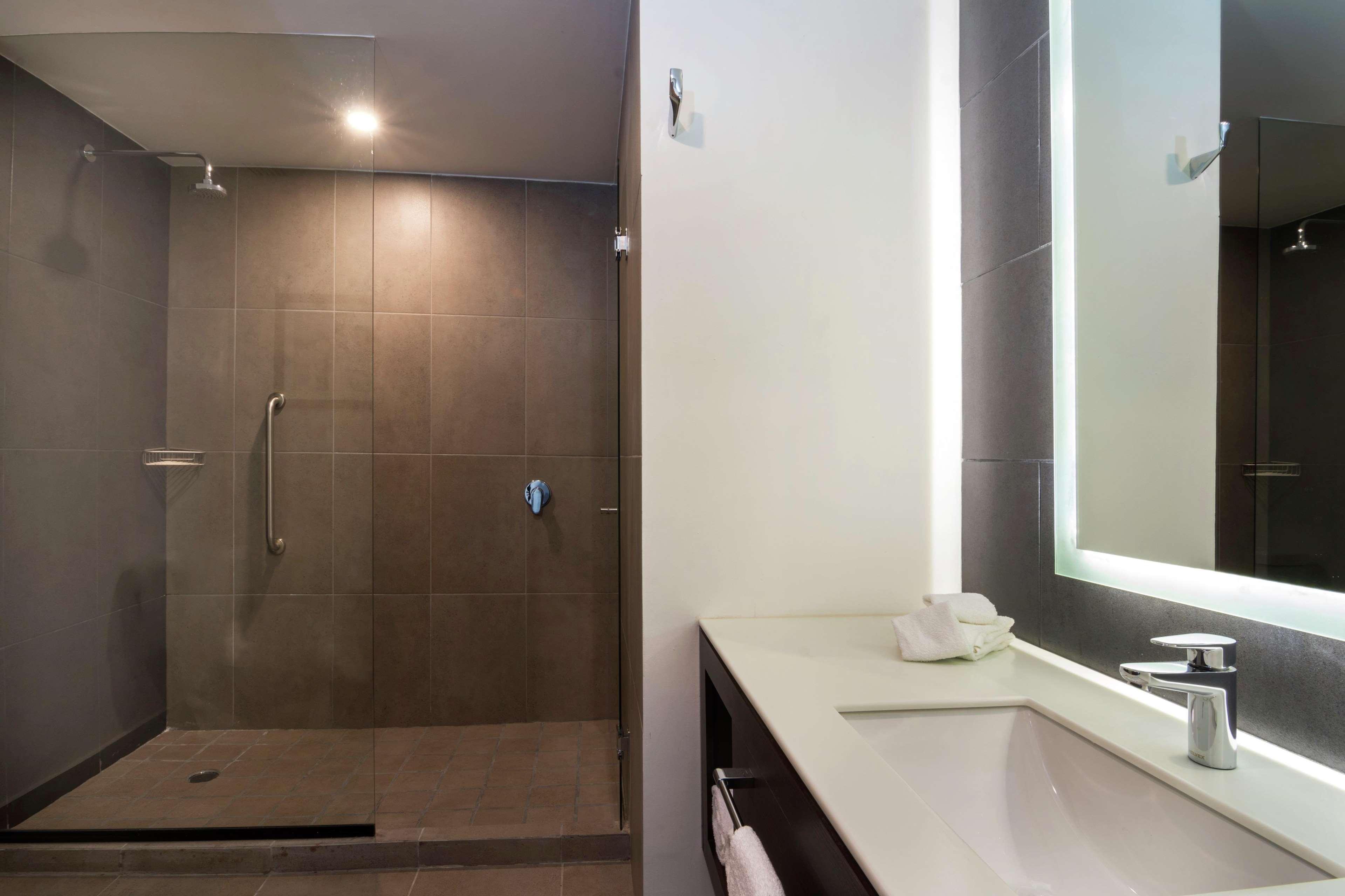Hampton Inn And Suites San Luis Potosi Slp Экстерьер фото