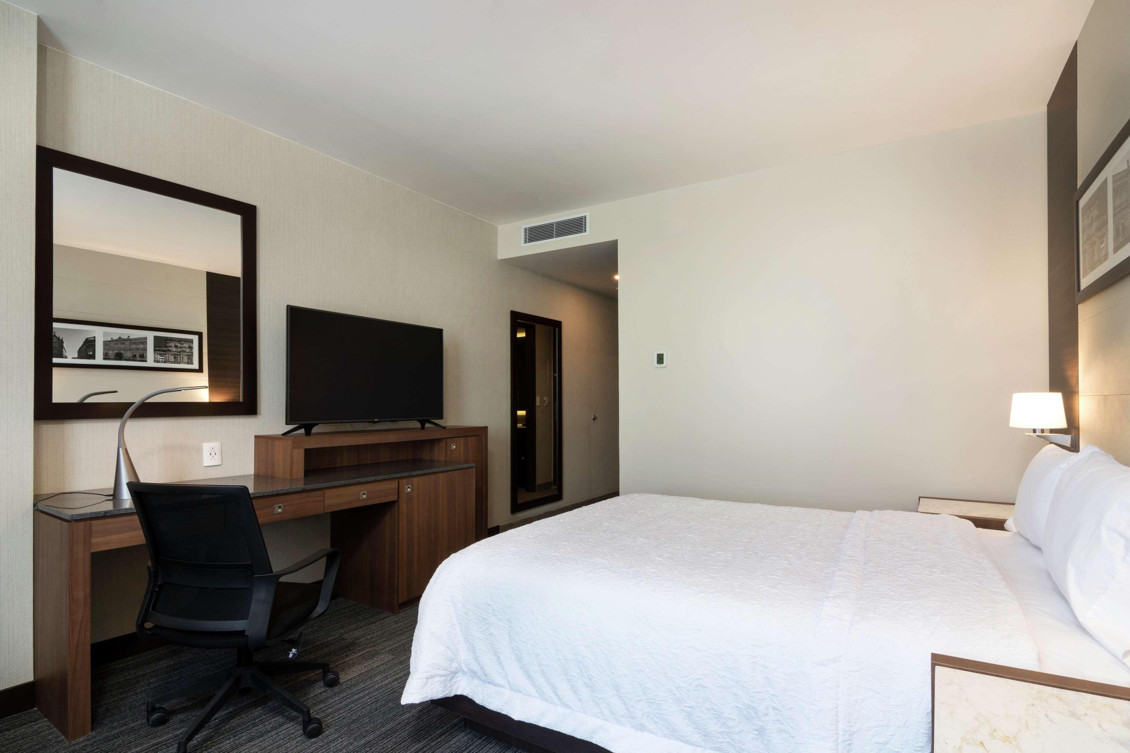 Hampton Inn And Suites San Luis Potosi Slp Экстерьер фото