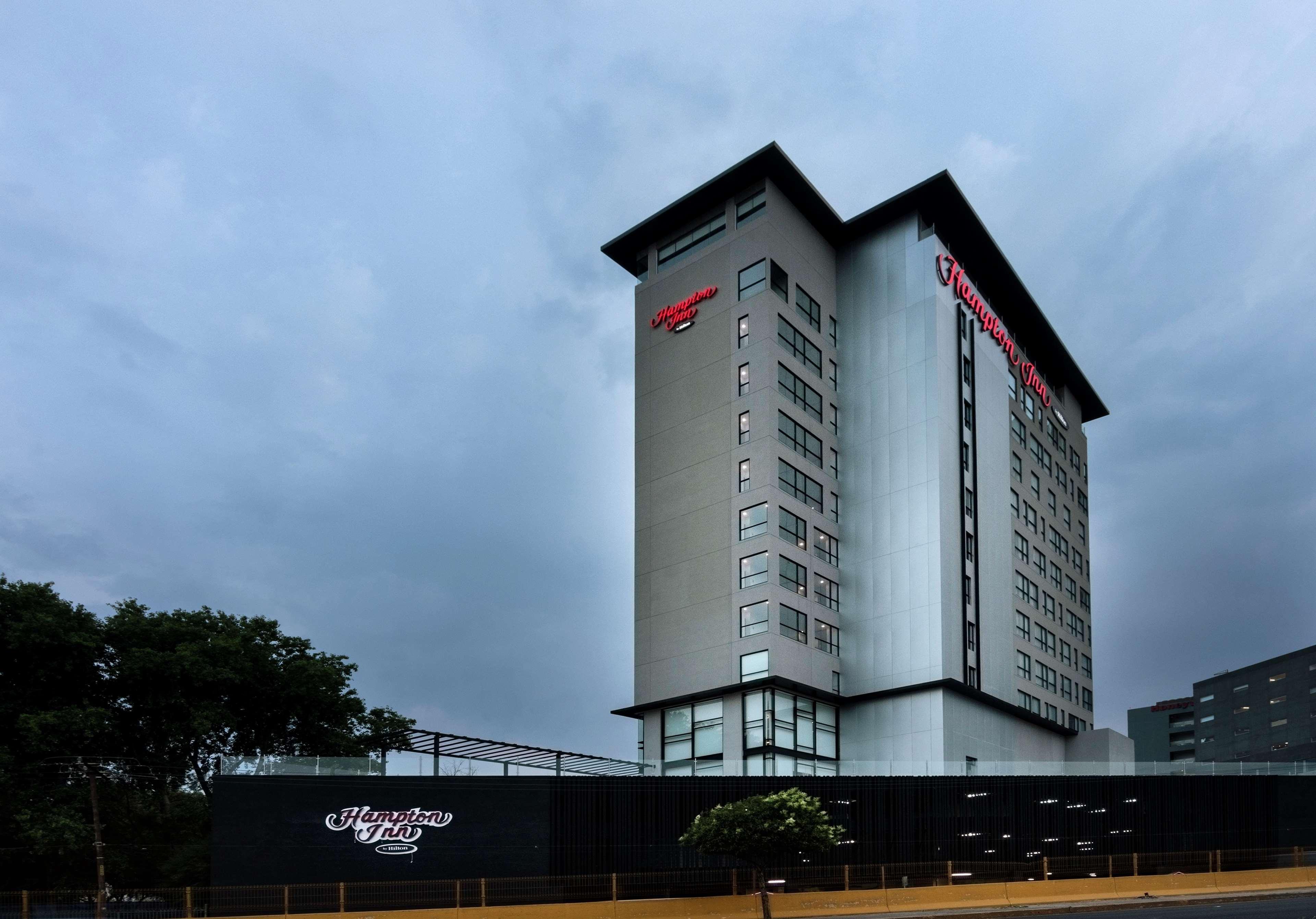 Hampton Inn And Suites San Luis Potosi Slp Экстерьер фото