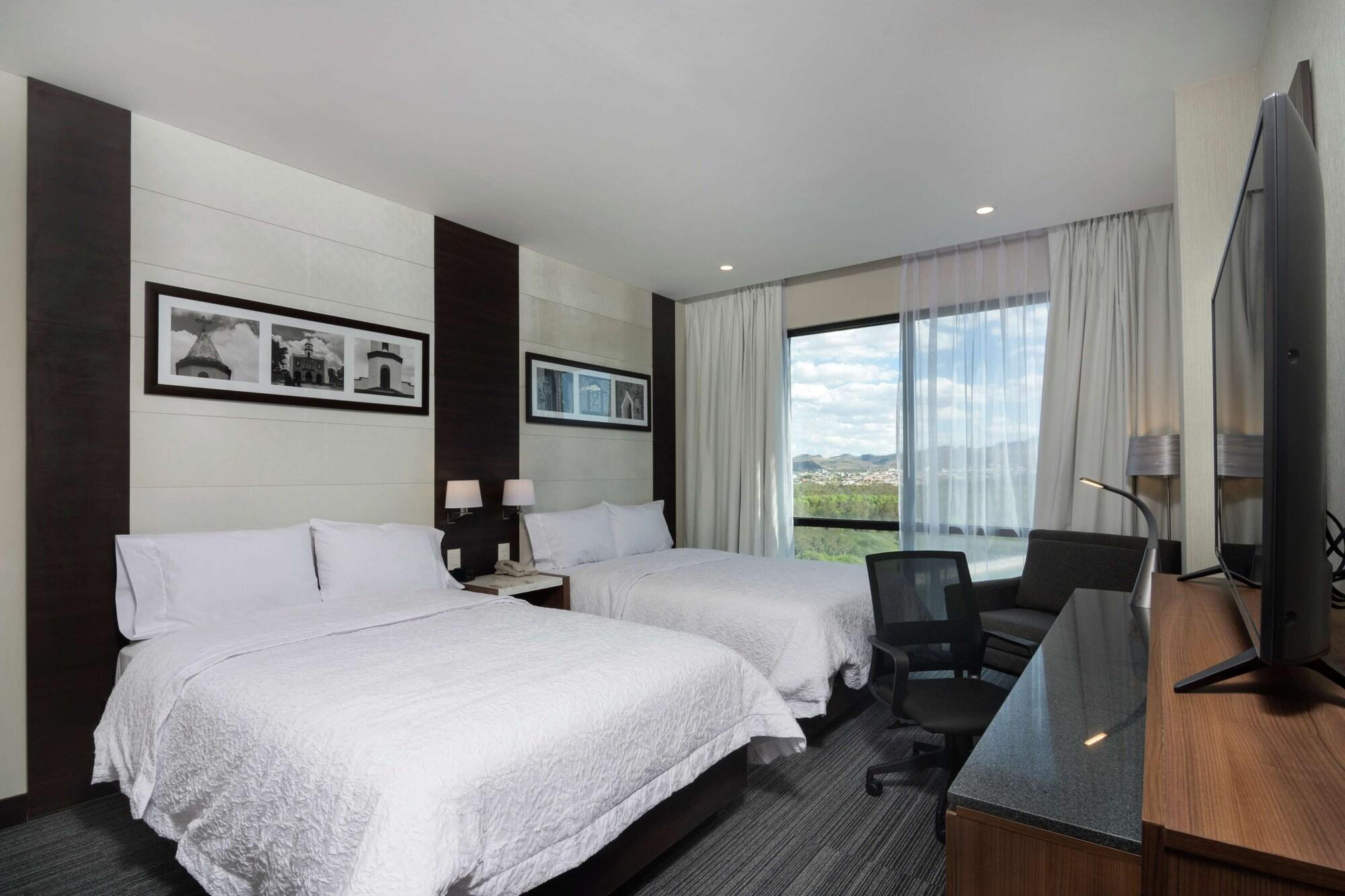 Hampton Inn And Suites San Luis Potosi Slp Экстерьер фото